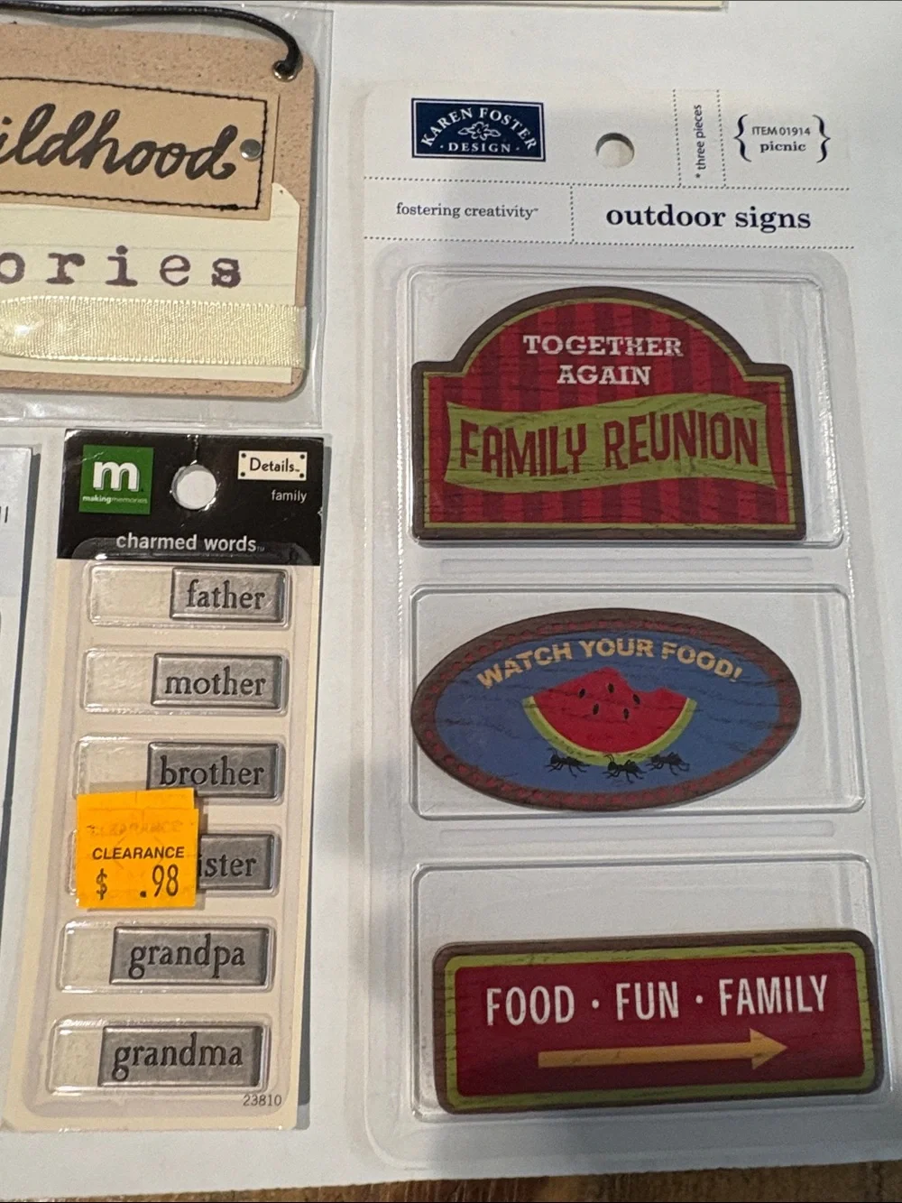 Scrapbooking Assorted 'Family' Embellishment Pack – lot 9